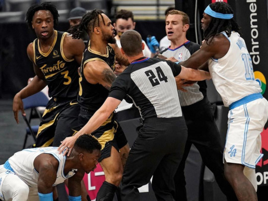 Торонто - Лос-Анджелес Лейкерс бійка в НБА
