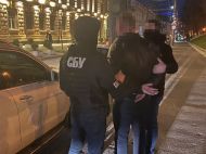 Погрожував застосувати &laquo;зв'язки&raquo;: депутат райради під Києвом вимагав 40 тисяч доларів у&nbsp;столичного нотаріуса