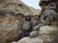 Зеленський з&nbsp;окопу подивився на&nbsp;окуповану територію Донбасу