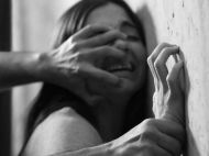 При затриманні кілька разів вдарився головою об&nbsp;бордюр: в&nbsp;Києві громадяни вночі зловили гвалтівника