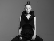 Дизайнер Ирина Джус: &laquo;Мои вещи-трансформеры необычны: соединяясь, две пары брюк образуют платье&raquo;