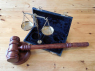 Суд виніс вирок &laquo;мінеру&raquo; будинку батьків Зеленського