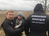 Лежав в&nbsp;яру і&nbsp;плакав: подробиці порятунку дворічного малюка, який зник під Києвом
