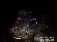 Водій не&nbsp;впорався з&nbsp;кермуванням: під Черкасами у&nbsp;ставку потонув автомобіль з&nbsp;трьома людьми в&nbsp;салоні