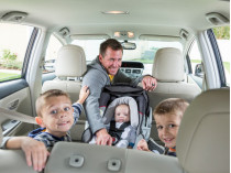 перевозка детей в машине