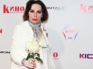 Жанна Агузарова шокировала публику &laquo;новым&raquo; лицом