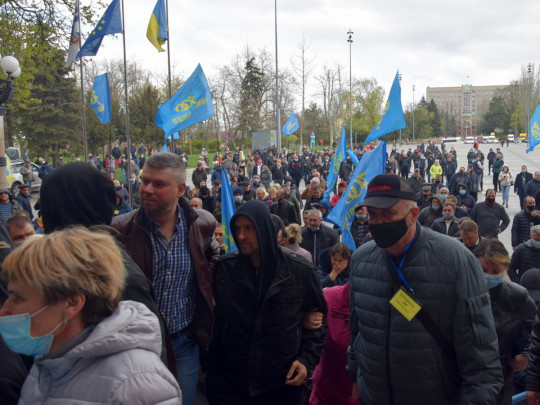 Потребовали отмены карантина: в Николаеве участники акции протеста ворвались в мэрию