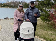 &laquo;Молодий батько&raquo; Валерій Меладзе згадав навички керування дитячим візочком