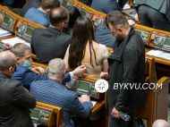 Шаловливые ручки: &laquo;слугу народа&raquo; застали за&nbsp;странным занятием в&nbsp;зале Рады