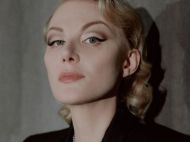 Рената Литвинова нарвалась на&nbsp;критику за&nbsp;слишком откровенное &laquo;пасхальное&raquo; декольте