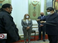 Стівен Сігал подарував японський меч президенту Венесуели&nbsp;&mdash; і&nbsp;той пограв у&nbsp;самурая