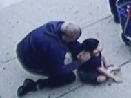 Трехлетний мальчик выпал из&nbsp;окна пятого этажа и&nbsp;отделался одним переломом ноги&nbsp;&mdash; видео