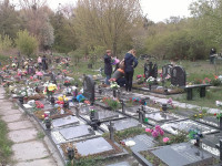 Поминальні дні на кладовищі