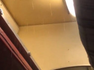 Пасажири поїзда Київ&nbsp;&mdash; Миколаїв рятувалися від потопу відрами: &laquo;УЗ&raquo; потрапила в&nbsp;новий скандал
