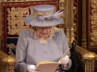 Без короны и&nbsp;кареты: королева Елизавета&nbsp;II выступила с&nbsp;тронной речью в&nbsp;парламенте
