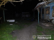 Облил горючим веществом и&nbsp;бросил зажигалку: под Одессой мужчина пытался сжечь соседку