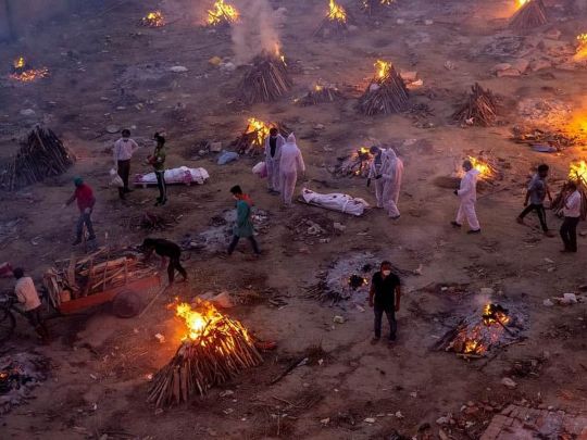 спалювання трупів в Індії