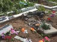 В&nbsp;подконтрольном &laquo;ЛНР&raquo; Перевальске боевики разнесли кладбище танком: в&nbsp;сети показали последствия
