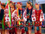 &laquo;Дякую за&nbsp;те, що&nbsp;народилася в&nbsp;Україні&raquo;: зірки шоубізу &laquo;помірялися&raquo; вбраннями у&nbsp;День вишиванки
