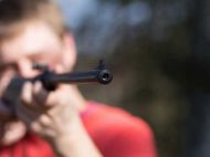 У&nbsp;Києві з&nbsp;вікна багатоповерхівки стріляли по&nbsp;військовій частині: що&nbsp;відомо