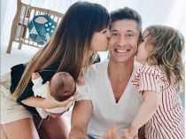 Роберт Левандовски с женой и детьми