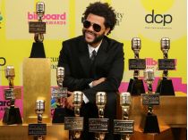 The Weeknd со 10 статуэтками Billboard Awards