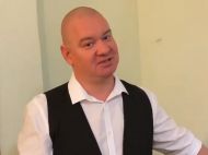 Колись був з&nbsp;волоссям: Євген Кошовий відсвяткував 20-річчя своєї лисини