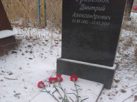 В оккупированном Донецке на могиле Героя Украины появились свежие цветы