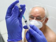 Щеплення робитимуть прямо вдома: у&nbsp;МОЗ розповіли, як&nbsp;пройде вакцинація людей старших за&nbsp;80 років