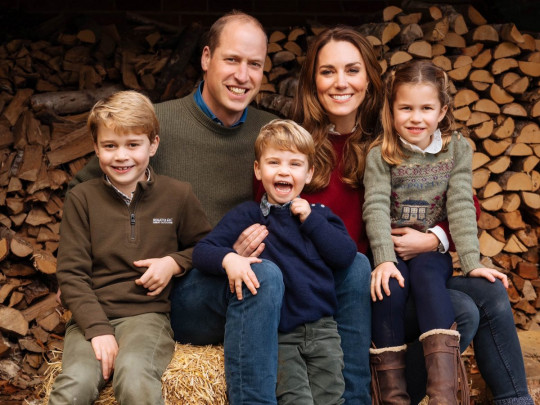 Кейт Міддлтон і принц Уільям з дітьми