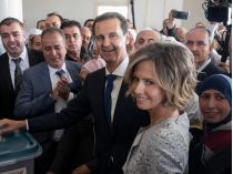 Башар Асад на виборчій дільниці