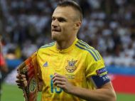 Затолкали в&nbsp;авто в&nbsp;наручниках: экс-футболиста сборной Украины поймали &laquo;под мухой&raquo; за&nbsp;рулем Porsche