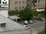 Куля потрапила дитині в&nbsp;живіт: в&nbsp;Єкатеринбурзі невідомий відкрив стрілянину по&nbsp;авто та&nbsp;перехожих