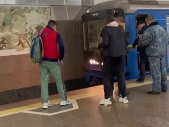 У метро Харкова іноземець намагався накласти на себе руки, стрибнувши під потяг