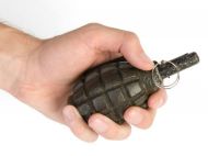 Під Маріуполем підірвали гранатою автомобіль, постраждали люди