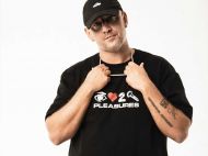 Де&nbsp;Настя? Потап ошелешив фанатів знімком &laquo;обіймашок&raquo; з&nbsp;ефектною блондинкою