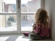 Знову допомогли мотузки: у&nbsp;Дніпрі 5-річна дівчинка випала з&nbsp;шостого поверху і&nbsp;вижила