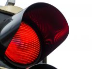 Поповзом через дорогу: в&nbsp;Києві жінка намагалася навкарачки перетнути автомагістраль у&nbsp;годину пік