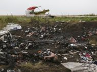 Катастрофа MH17 на&nbsp;Донбасі: з&nbsp;тіл загиблих та&nbsp;їхніх речей витягли 370 металевих фрагментів