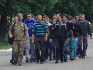 Хотів побачити новонародженого сина: в&nbsp;Тернополі призовник зірвався з&nbsp;5 поверху військкомату