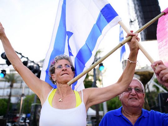 Израильтяне празднуют уход Биньямина Нетаньяху