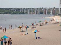Дети звали на помощь, но взрослые им не поверили: на пляже в Запорожье утонул подросток