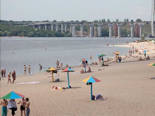 Діти кликали на допомогу, але дорослі їм не повірили: на пляжі в Запоріжжі потонув підліток