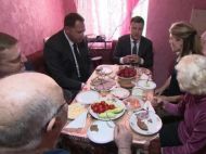 Під чарку бренді та&nbsp;житній хліб з&nbsp;салом: Зеленський розповів CBS про &laquo;неоімперські амбіції&raquo; Путіна на&nbsp;батьківській кухні