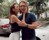 Коли весілля? Олега Винника в&nbsp;Одесі нахабно розцілувала пристрасна красуня