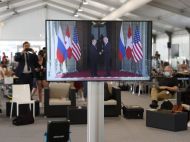 Байден и&nbsp;Путин обменялись рукопожатием