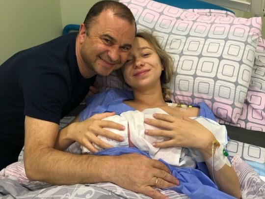 Виктор Павлик с женой и новорожденным сыном