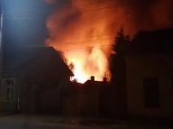 Невідомий влаштував масштабну пожежу в&nbsp;таборі ромів в&nbsp;Ужгороді: перші подробиці і&nbsp;відео