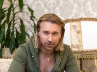 Нехай зійде Божа благодать: Олег Винник з&nbsp;&laquo;оголеним серцем&raquo; привітав &laquo;вовчиць&raquo; з&nbsp;Трійцею