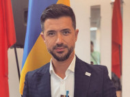 Трохи заплутався з&nbsp;днем народження: екс-чоловік Ані Лорак похвалився пиріжками підлеглої